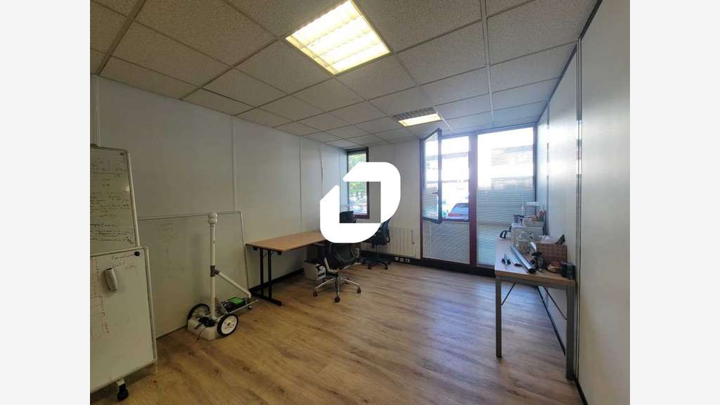 A louer Bureaux 74m² Les ulis