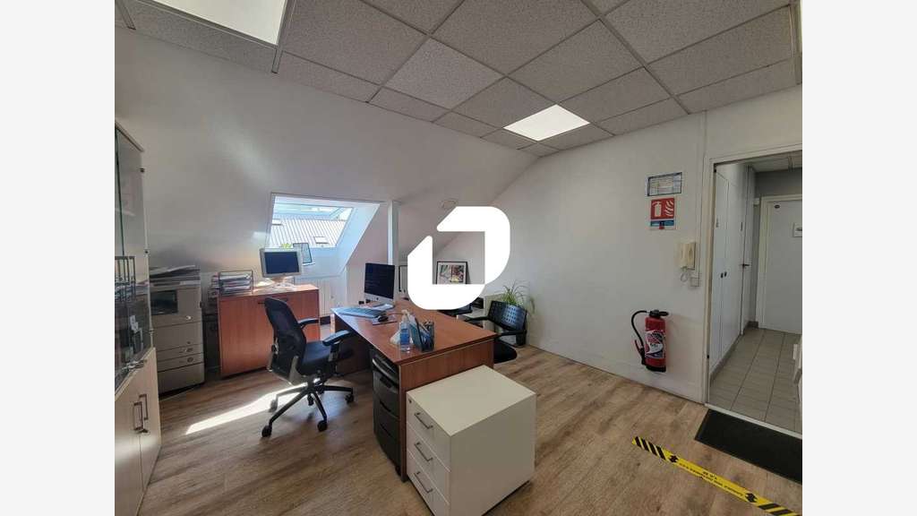 A louer Bureaux 74m² Les ulis