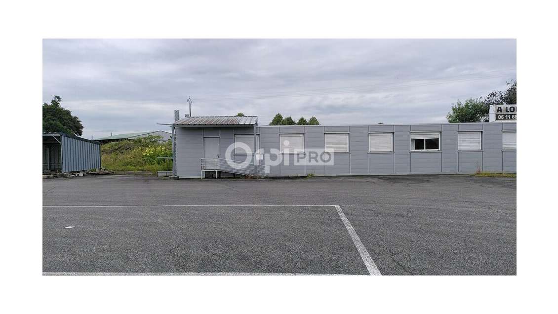A louer bureaux 168m² + 65m² d'appentis à Lescar