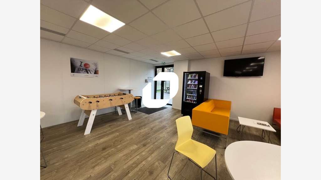 A louer Bureaux 1365m² Lesquin