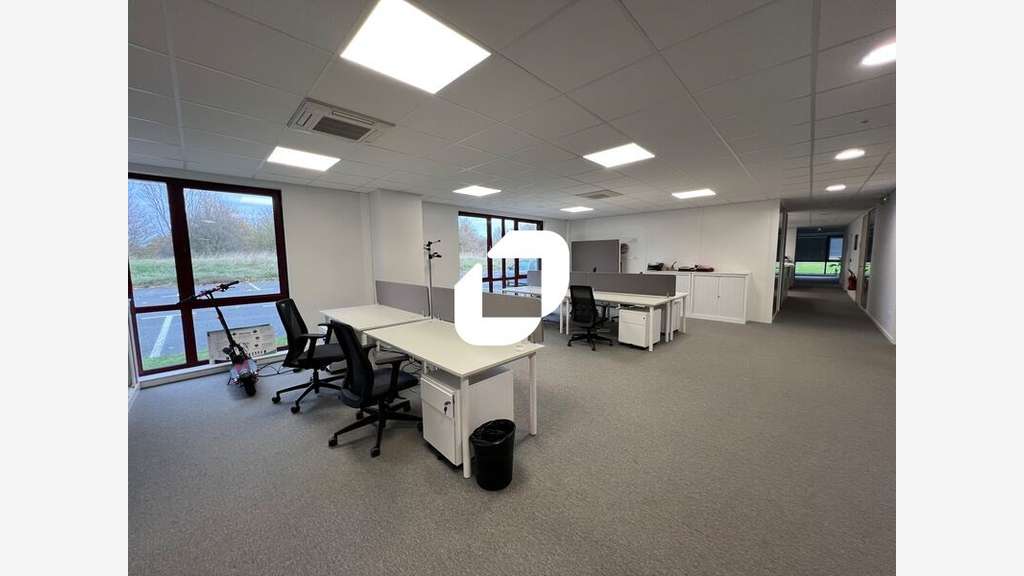 A louer Bureaux 1365m² Lesquin