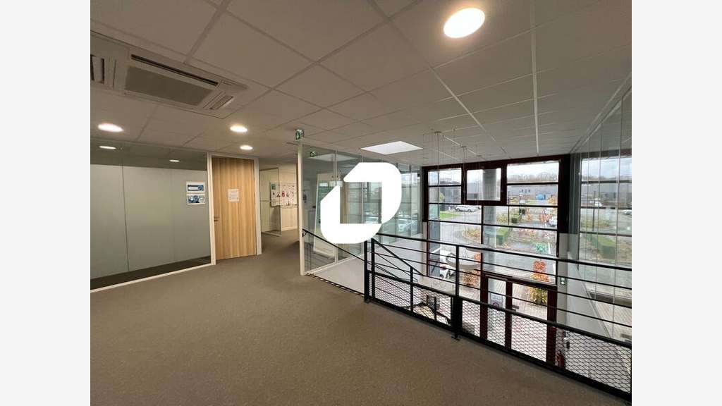 A louer Bureaux 1365m² Lesquin