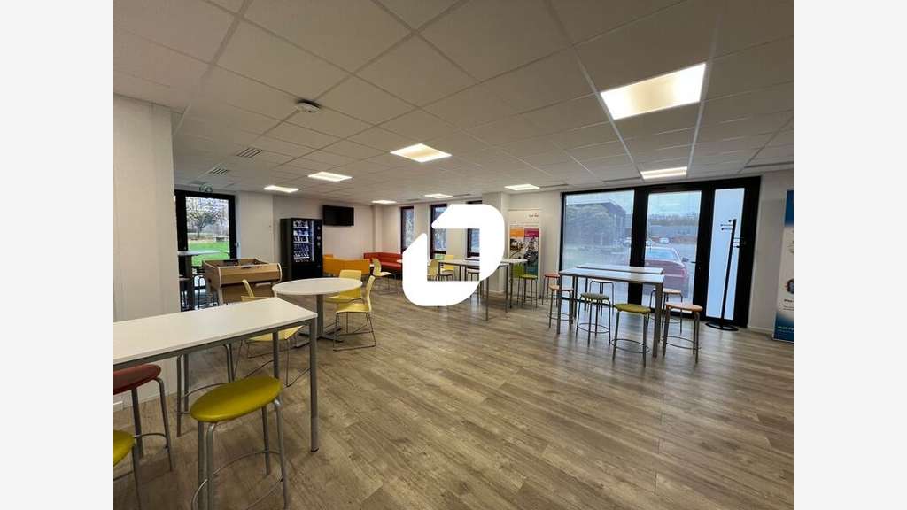 A louer Bureaux 1365m² Lesquin