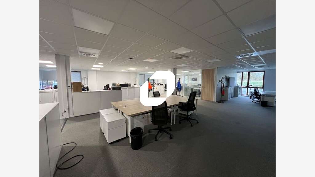 A louer Bureaux 1365m² Lesquin