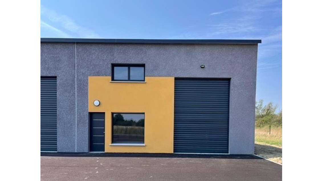 A louer local professionnel neuf 100m² au Lherm