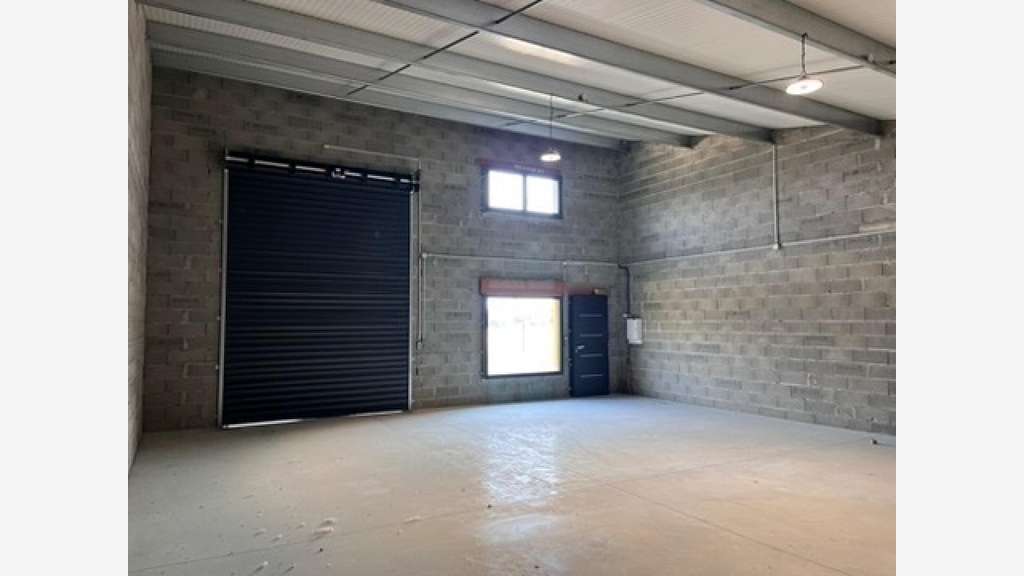A louer local professionnel de 100m² au Lherm
