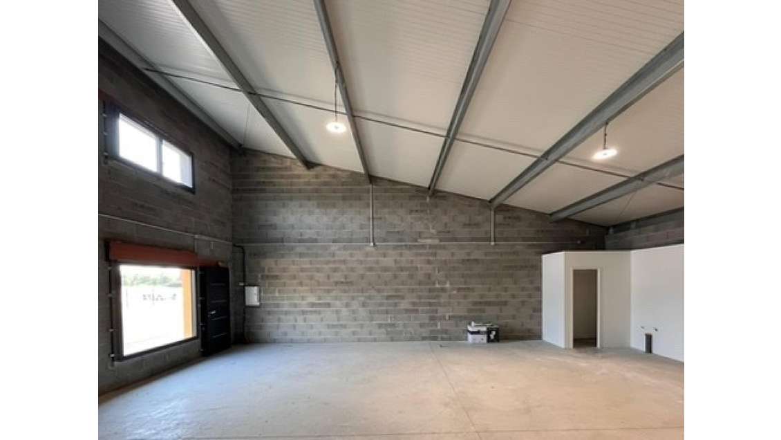 A louer local professionnel de 100m² au Lherm