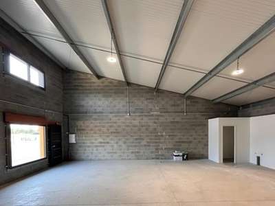 A louer local professionnel de 100m² au Lherm