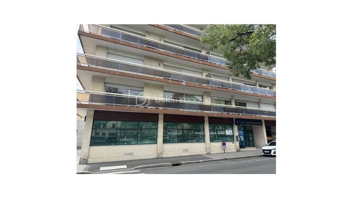 A louer local professionnel 85m² R+1 à Libourne