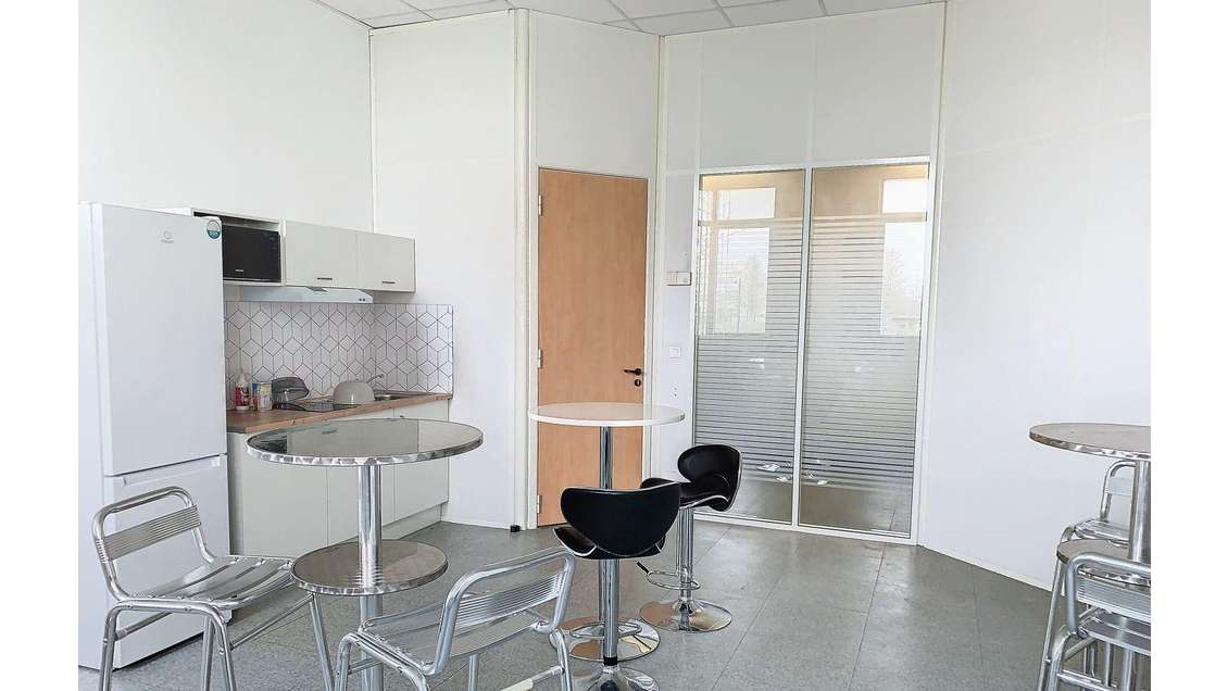 Location bureaux 16m² RDC excellent état Lieusaint