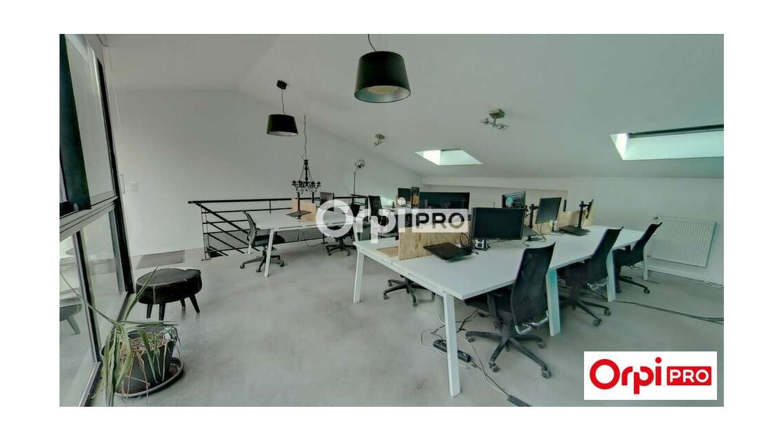 Bureau 390m² à louer rue de Bergues à Lille