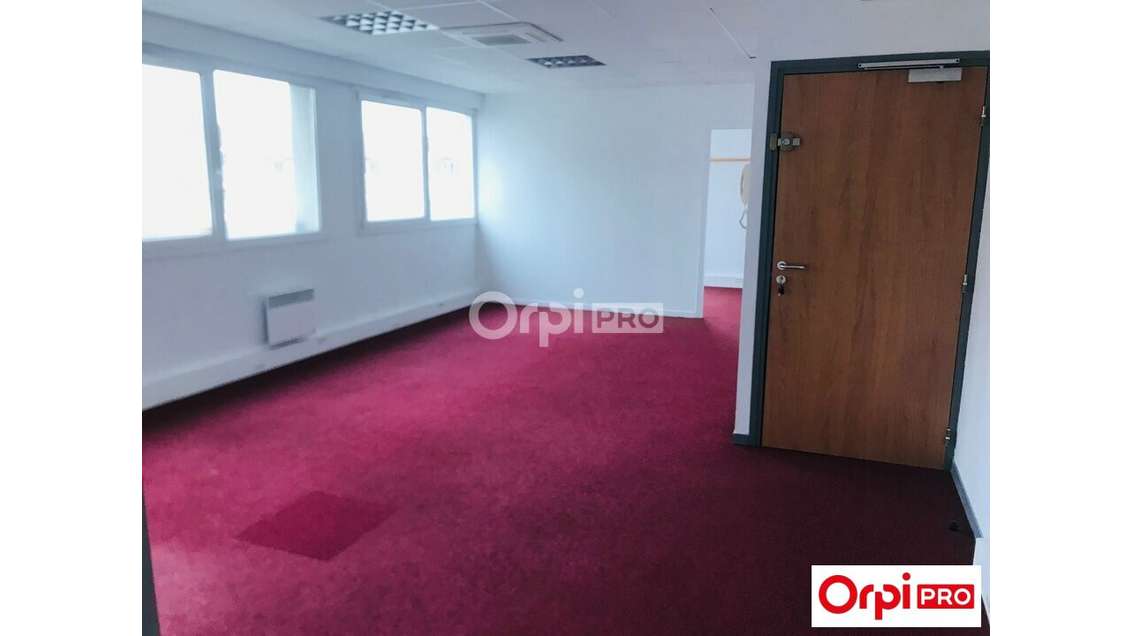 A louer local pro de 138m² bon état à Lille centre
