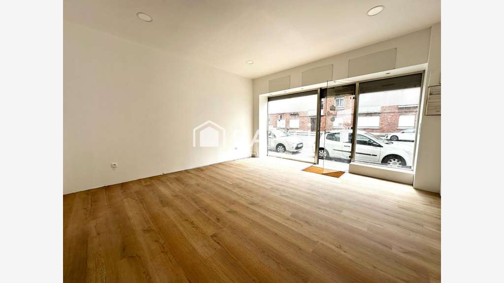 Loue local professionnel rénové 60m² + cave Lille