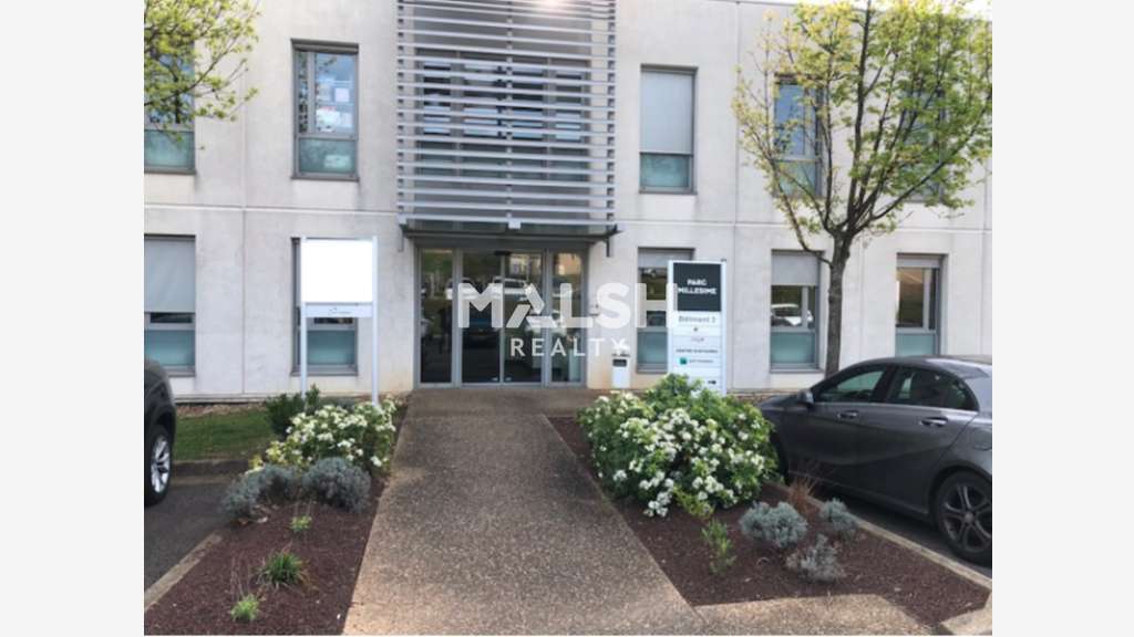 Bureaux en bon état 129m² à louer à Limas