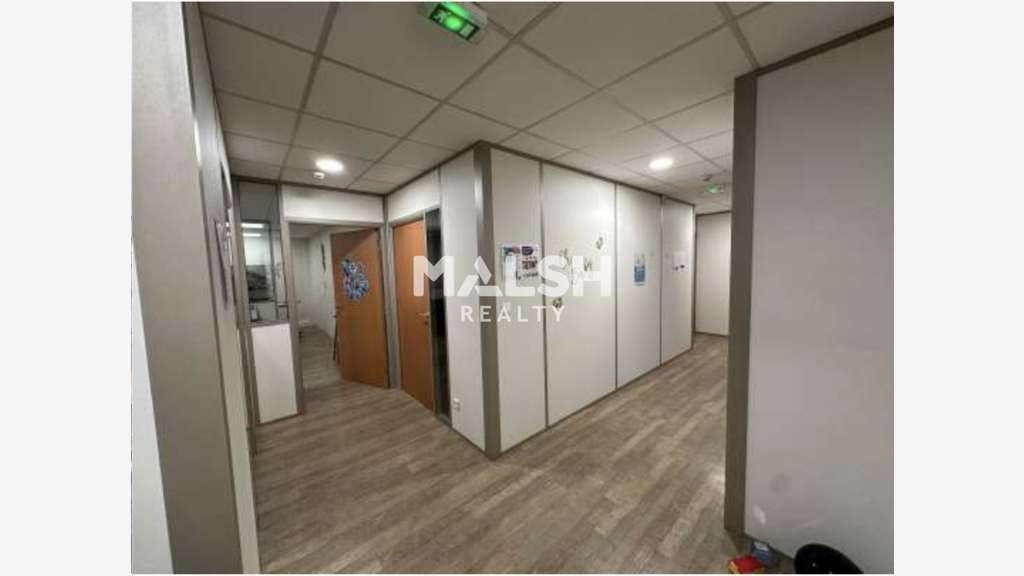 Bureaux en bon état 129m² à louer à Limas