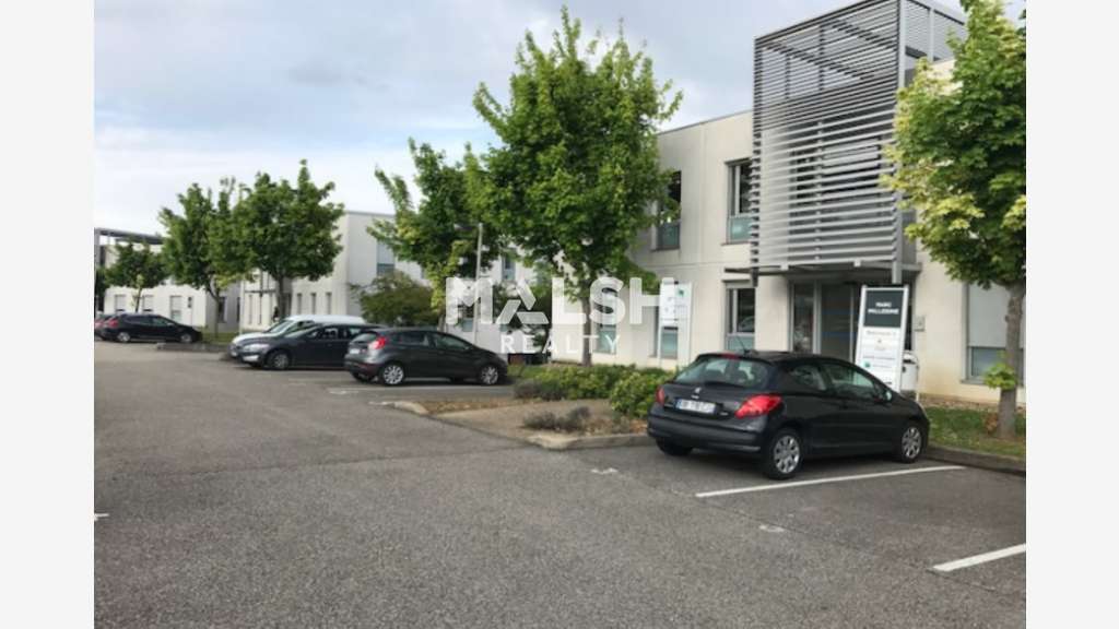 Bureaux en bon état 129m² à louer à Limas