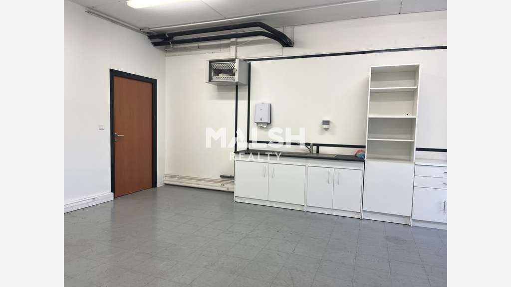 Bureaux à louer RDJ 415m² divisibles à Limas