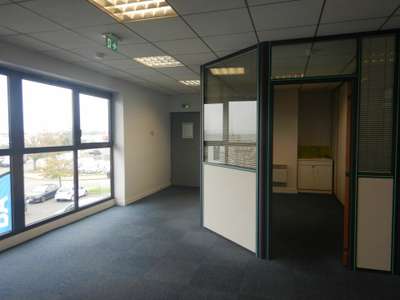Bureau 160m² R+1 à louer à Limas 