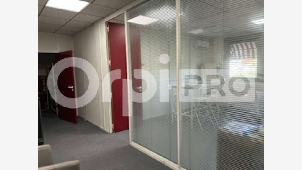 Bureau 36m² R+1 à louer à Villefranche