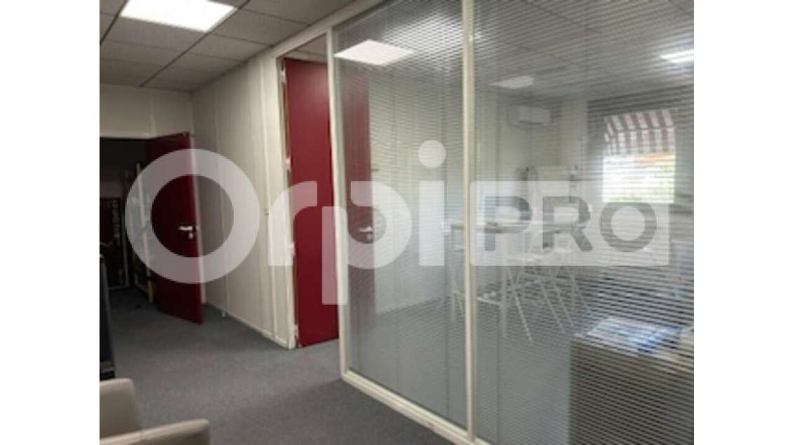 Bureau 36m² R+1 à louer à Villefranche