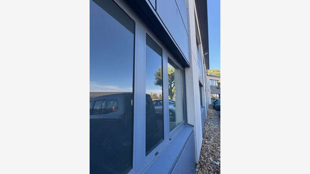 Bureaux climatisés, fibrés 149m² à louer à Limas