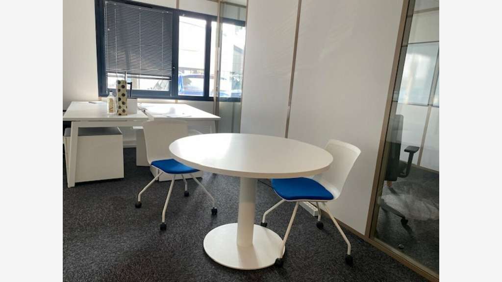 Bureaux climatisés, fibrés 149m² à louer à Limas