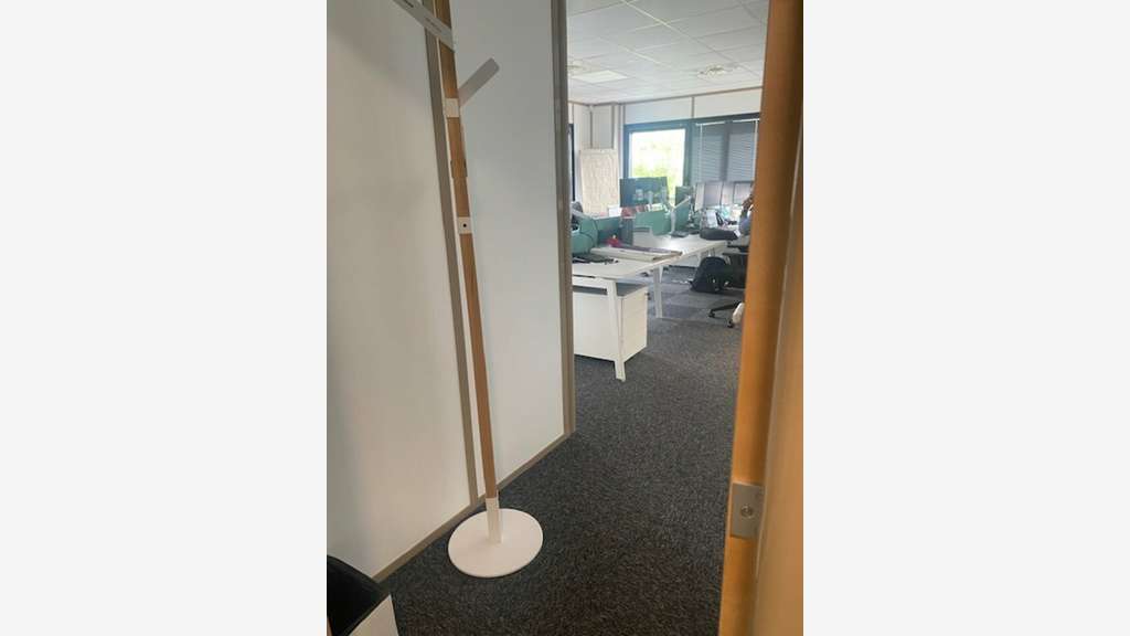 Bureaux climatisés, fibrés 149m² à louer à Limas