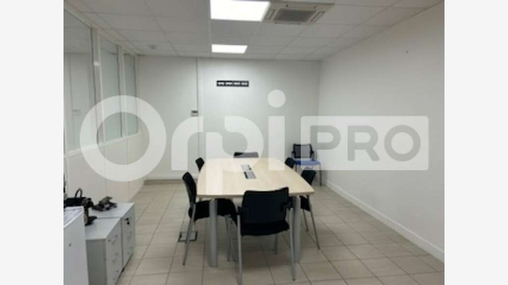 Bureau à louer de 79m² + parkings à Villefranche