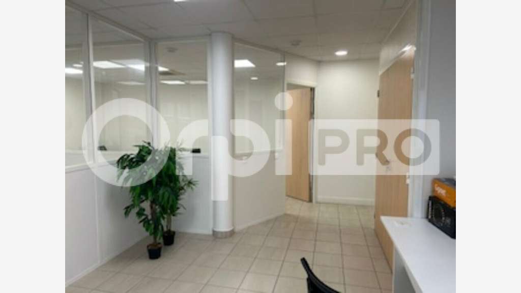 Bureau à louer de 79m² + parkings à Villefranche
