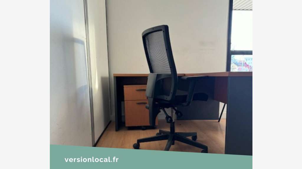 Bureaux 81m² à louer à Limas