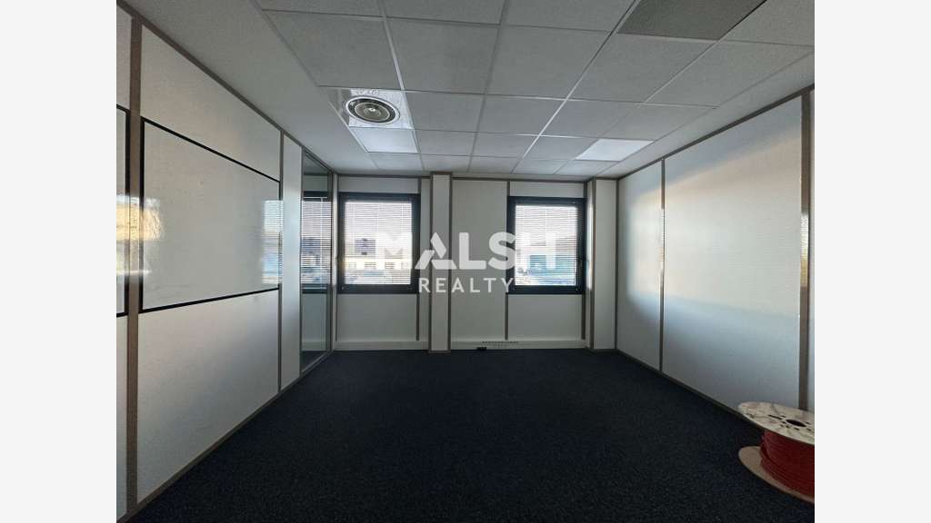 Bureaux 367m² divisibles en 2 à louer à Limas