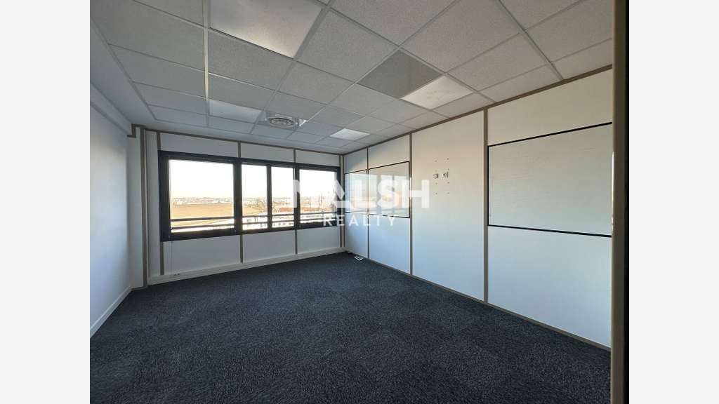 Bureaux 367m² divisibles en 2 à louer à Limas