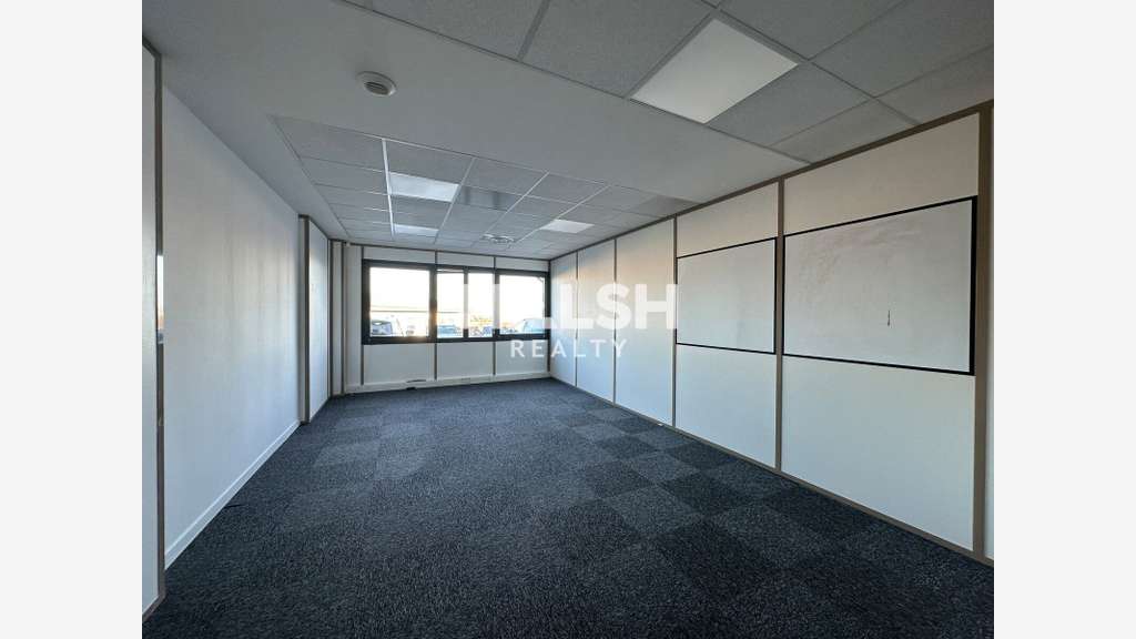 Bureaux 367m² divisibles en 2 à louer à Limas