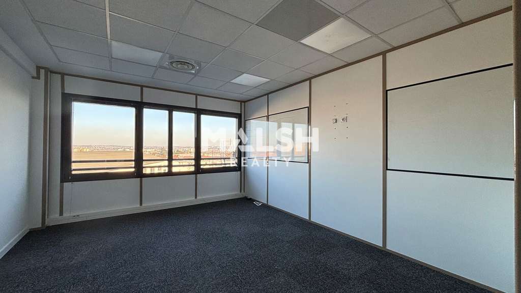 Bureaux 367m² divisibles en 2 à louer à Limas