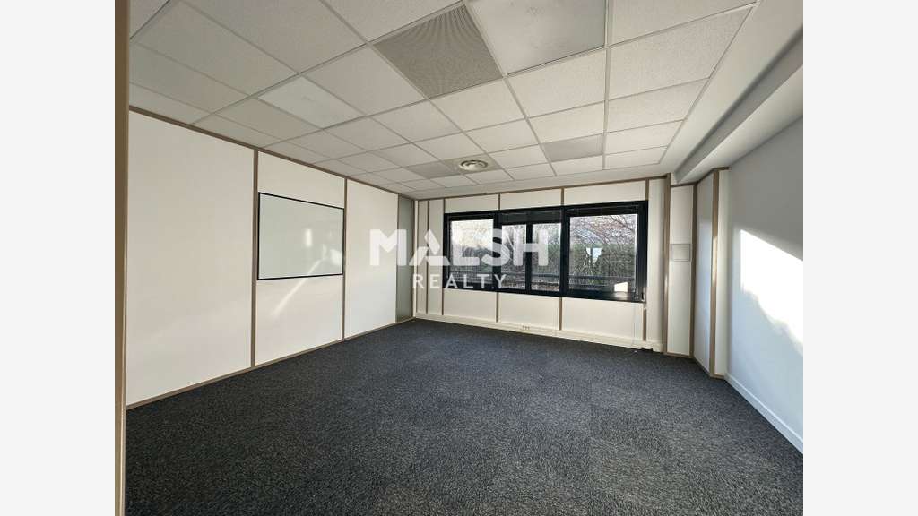 Bureaux 367m² divisibles en 2 à louer à Limas