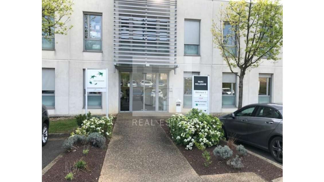 A louer bureaux 81m² RDC à Limas Parc Millésime
