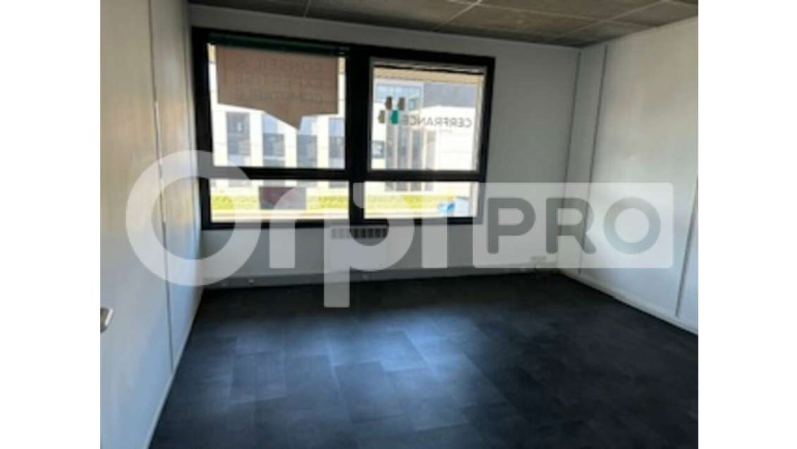 Bureau à100m²  louer  à l'entrée de Villefranche