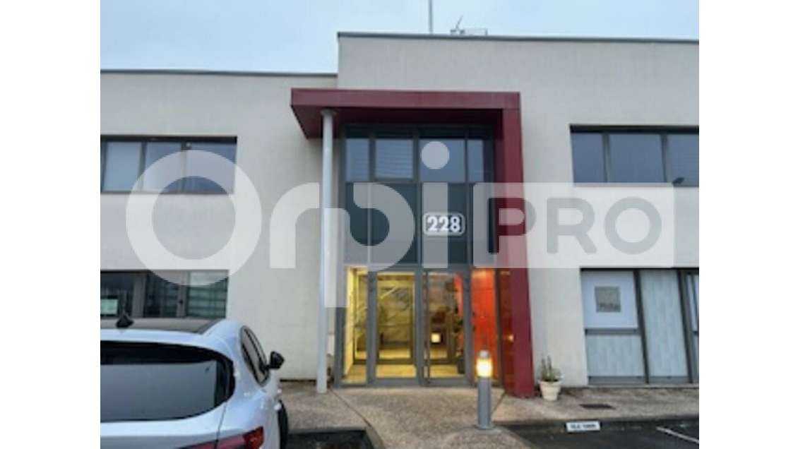 Très joli plateau de Bureau R+1 à louer à Limas