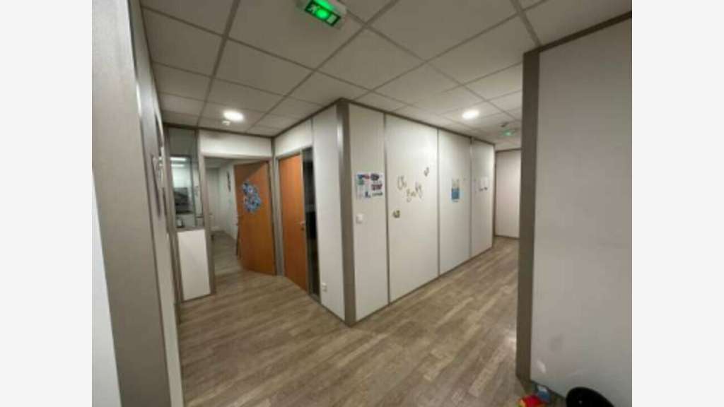 Bureaux 129m² à louer sortie A6 à Limas