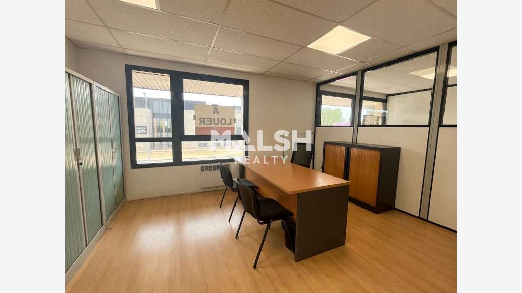 Locaux de 88m² non divisibles à louer à Limas