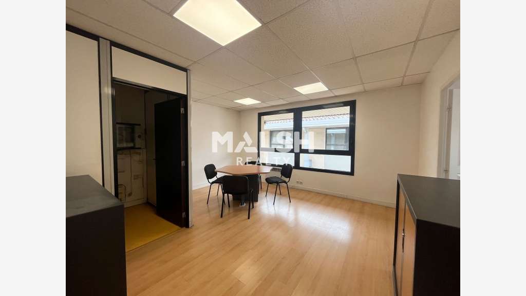 Locaux de 88m² non divisibles à louer à Limas