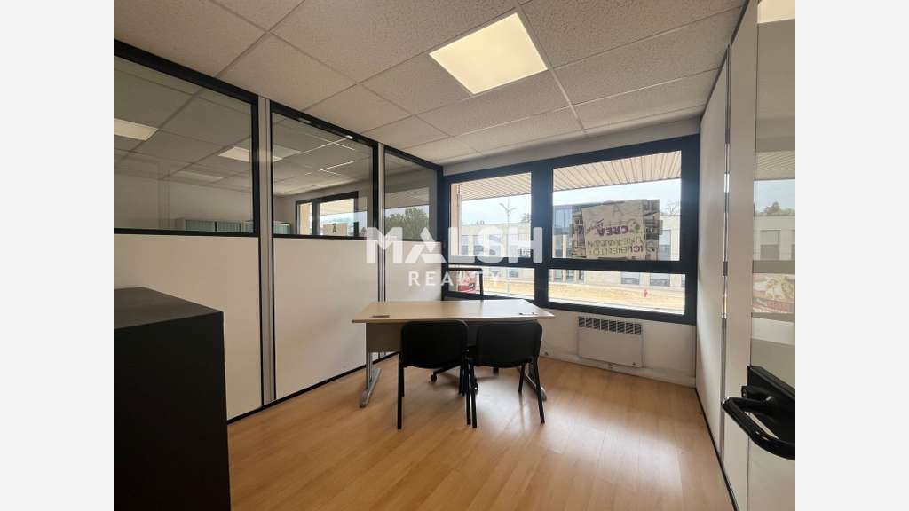 Locaux de 88m² non divisibles à louer à Limas