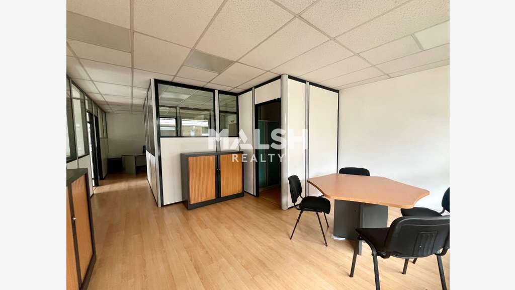 Locaux de 88m² non divisibles à louer à Limas