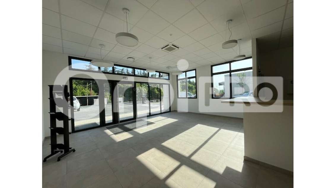 Plateau bureaux 605m² à louer à Limeil-Brévannes