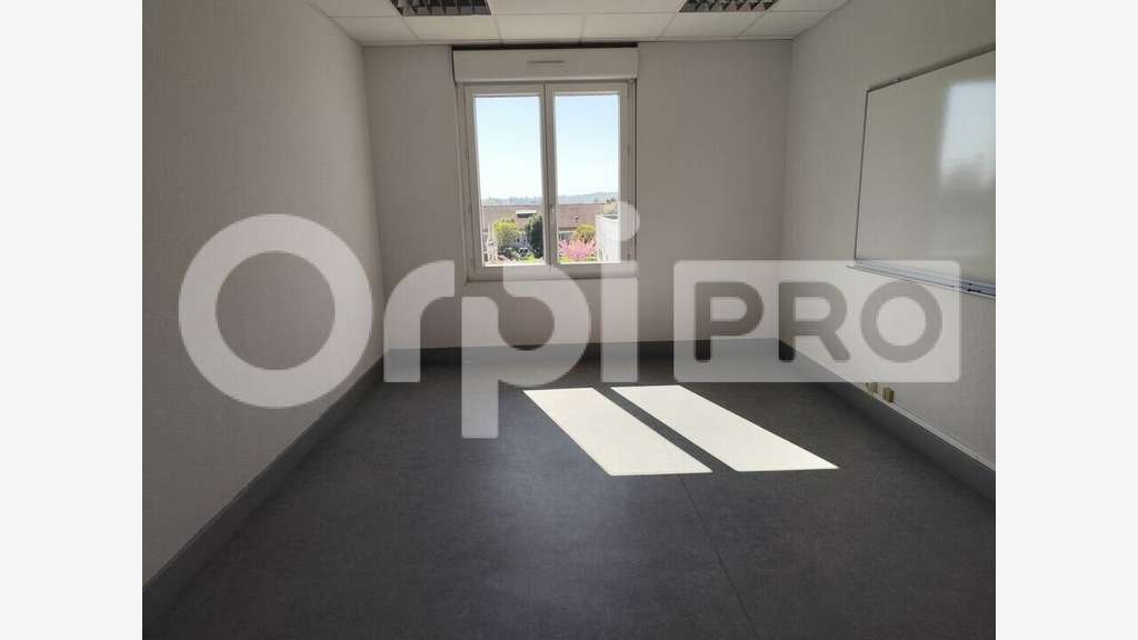 A louer bureaux 14m² R+2 à Limoges Magret Romanet