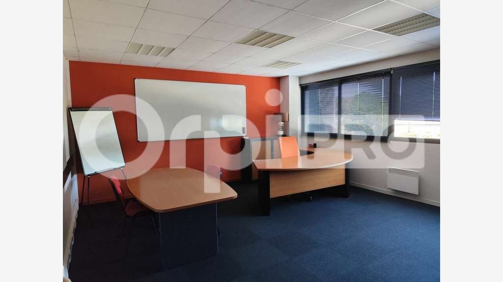 A louer bureaux 250m² R+1 proche A20 Limoges Nord