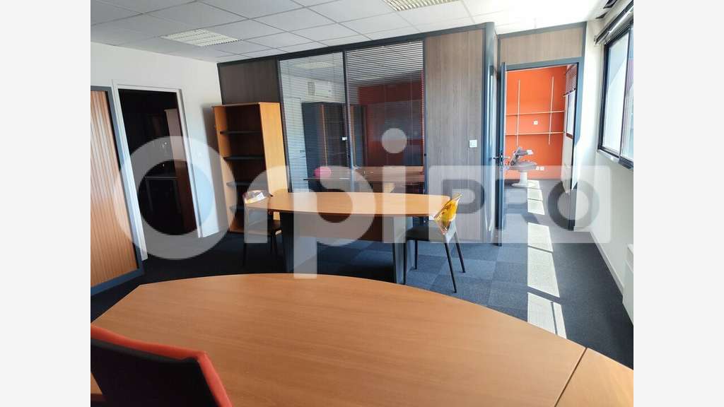 A louer bureaux 250m² R+1 proche A20 Limoges Nord