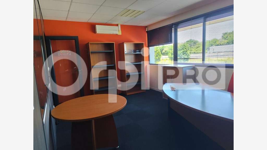 A louer bureaux 250m² R+1 proche A20 Limoges Nord
