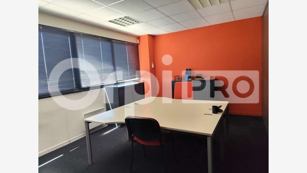 A louer bureaux 250m² R+1 proche A20 Limoges Nord