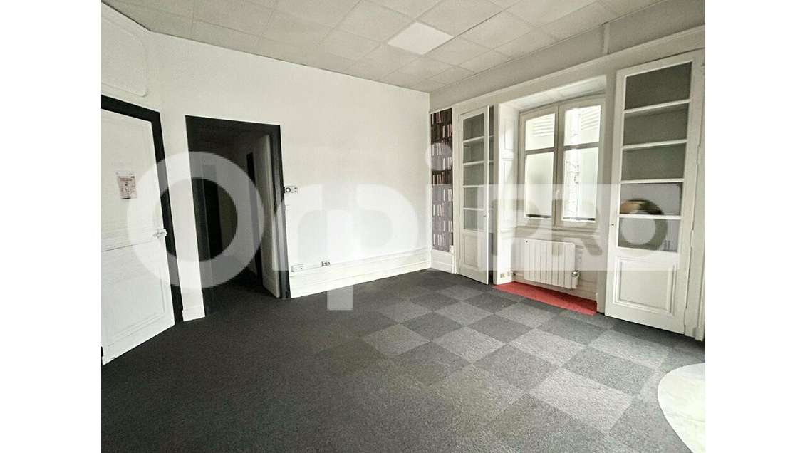 Bureau à louer 65m² bonne visibilité à Limoges 